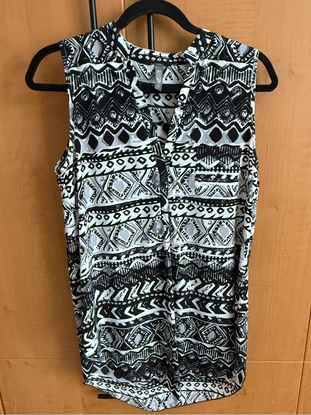 Allison Joy Sleeveless Black & White Aztec Print Blouse - M